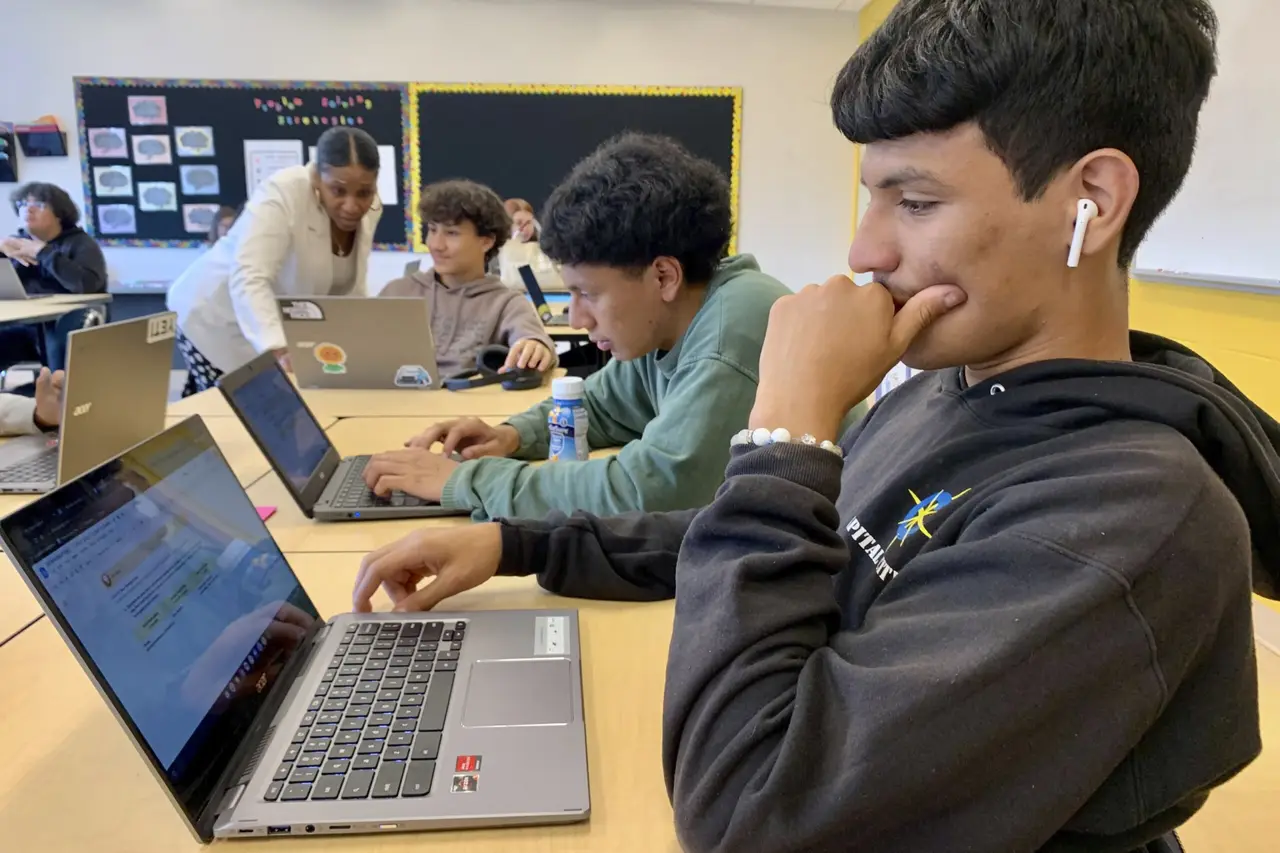 AI can help with tutoring, but it can’t replace your tutor, study says